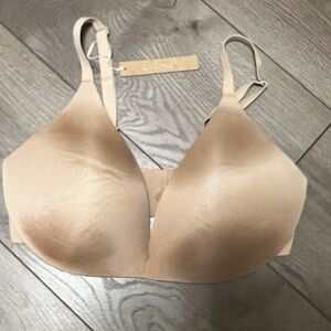 Skims Wireless Push Up Bra Size 38D